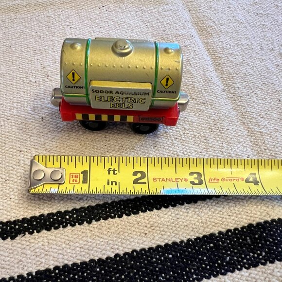 Thomas & Friends Sodor Ocean Tanker Electric Eels Train car 2004 - Picture 7 of 7